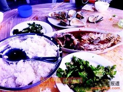 网友微博称此桌菜花费1300元