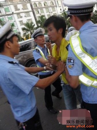 疯狂爸爸摔儿子被抓